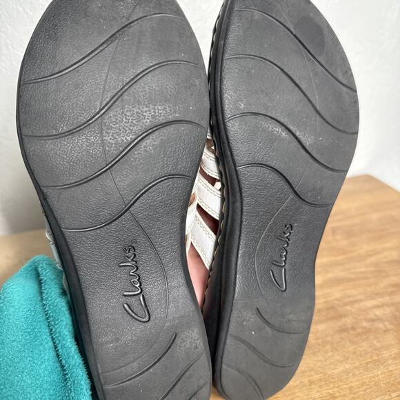Clarks White Sandals Size 9 Leisa Grace Tri-Strap Hook Loop Open Easy On Shoes - Picture 7 of 11